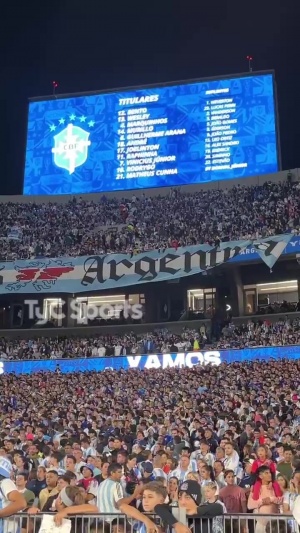 此前放话狠狠干阿根廷！赛前播报首发念到拉菲尼亚，全场嘘声